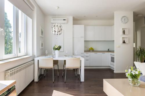 White Zagreb Apartment