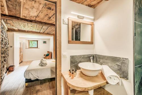 a bathroom with a sink and a bed in a room at Chalet Lo Soli - Chalet au charme rustique pour 12 personnes MAE-6974 in Tignes