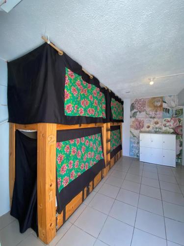 a room with two bunk beds in a room at Arwanã Beach - Pousada e Hostel in Fortaleza