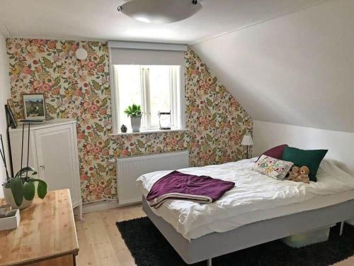 a bedroom with a bed and a window at STO721-Vaermdoe-Sveavaegen-11 in Hemmesta