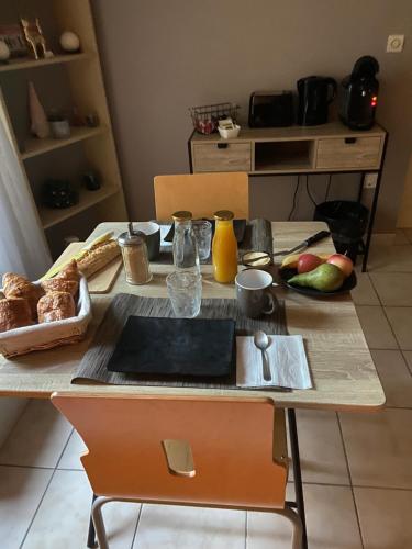 Una cocina o cocineta en Chambres d'hôtes spacieuse