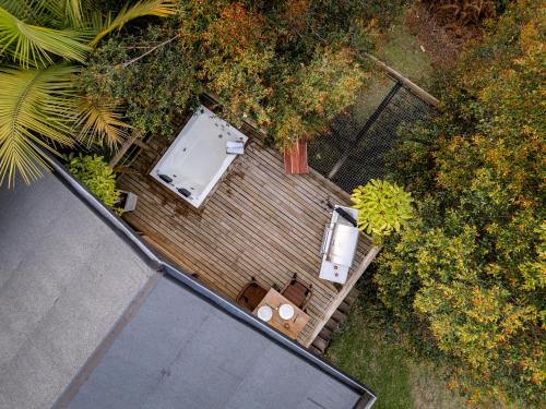 an overhead view of a bath tub on a wooden deck at Retreat Villas Llanogrande By CHX in Rionegro