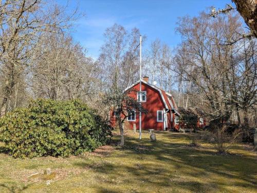 an old red barn in the middle of a field at KAL672-Langasjoe-Trollamala-215 in Långasjö