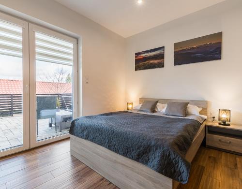 Una cama o camas en una habitación de Amber
