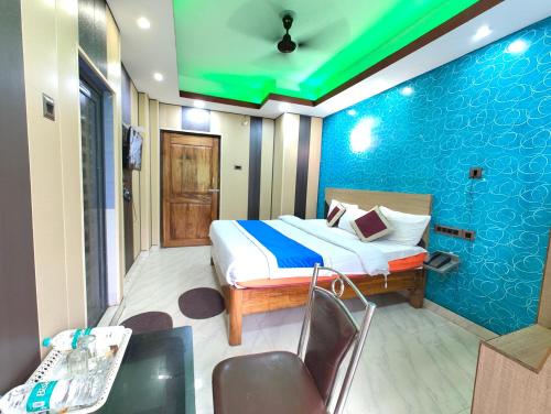 a bedroom with a bed and a green ceiling at Hotel SVR Residency Sea View Puri - Known as Puri Inn - Near Light House Sea Beach - Swargadwar Golden Beach -Bengali Market- Lift - Parking - Best Premium Hotel in Puri in Puri