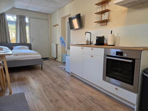 Η κουζίνα ή μικρή κουζίνα στο Appartement in Wissenkerke