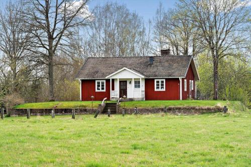 a red house in the middle of a field at KRO634-Liatorp-Garphyltan-2 in Eneryda