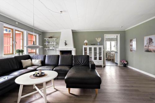 a living room with a black couch and a table at KRO634-Liatorp-Garphyltan-2 in Eneryda