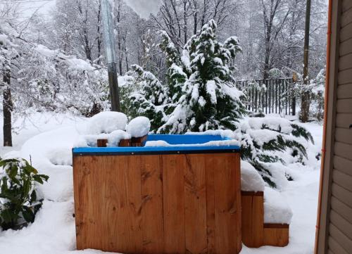 a snow covered yard with a wooden box at Cabaña Camino Termas de Chillan Hermoso Recinto in El Cerrillo