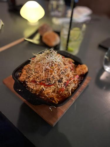 Makanan di atau berdekatan apartmen