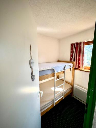Llit o llits en una habitació de NECOU Les MENUIRES