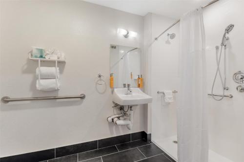 Bagno di Sonesta ES Suites Dulles Airport
