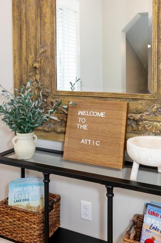 Fotografie z fotogalerie ubytování Group House Sleeps 26 THE ATTIC - 2 Miles to Cedar Point v destinaci Sandusky
