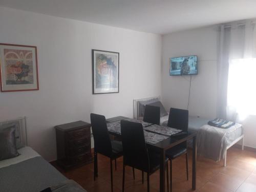 a room with a dining room table and chairs at Casa Santa Maria - apartamento A in Ermidas