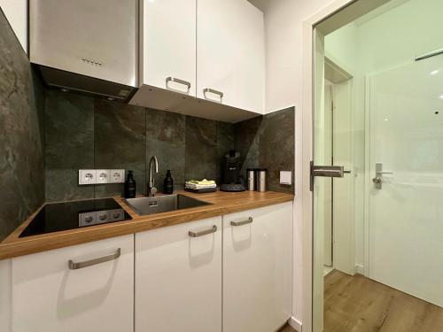 Køkken eller tekøkken på Ferienwohnung an der Roseninsel