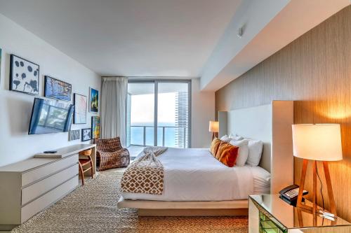 Postel nebo postele na pokoji v ubytování Lyfe Residence Building - Private apts over the beach