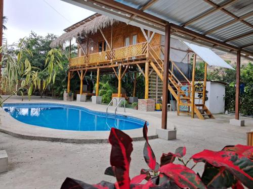 La alberca dentro o cerca de PiscinaCascolHostal