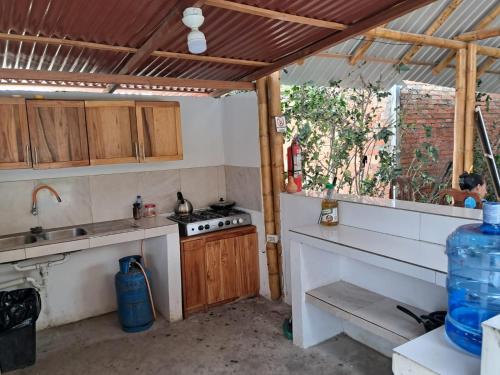 Una cocina o cocineta en PiscinaCascolHostal