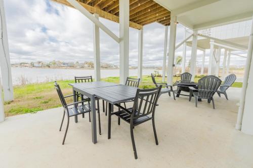 Μπαλκόνι ή βεράντα στο Seabrook Shores 3br Bayfront Hideaway W Deck
