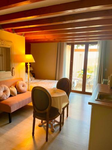 Χώρος καθιστικού στο Le Boudoir, apéritif de bienvenue offert