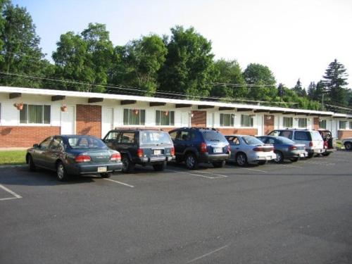 a group of cars parked in front of a building at Paramount Motel Pocono in East Stroudsburg
