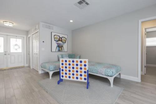 a room with two beds and a giant polka dot table at The Seaside Retreat, FREE heated pool in Apollo Beach