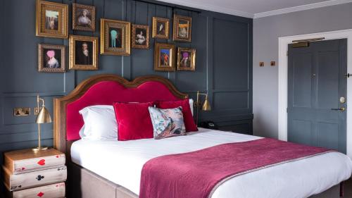 Ένα ή περισσότερα κρεβάτια σε δωμάτιο στο Hotel Indigo - Bath by IHG