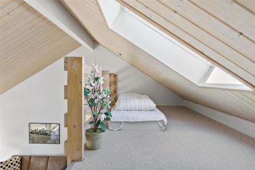 a attic attic room with a bed and skylights at JB131-Brovst-Kronvildtvej-90 in Tranum