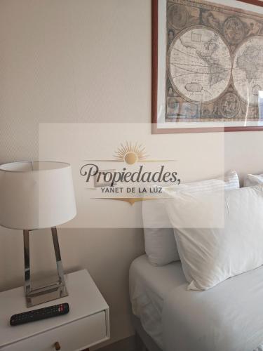 a hotel room with a bed with a sign on the wall at Suits vistas al mar con balcón pisos altos in Antofagasta