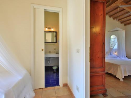 a bedroom with a bed and a mirror at Hotel Santo Stefano in Portoferraio