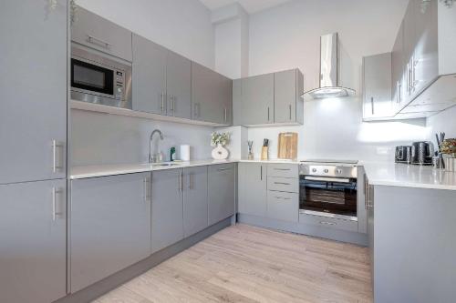 Η κουζίνα ή μικρή κουζίνα στο Penthouse 2 Bed 2 Bath By CRSL