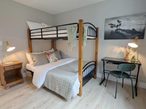 a bedroom with a bunk bed and a desk at Oakview Hideaway in Victoria