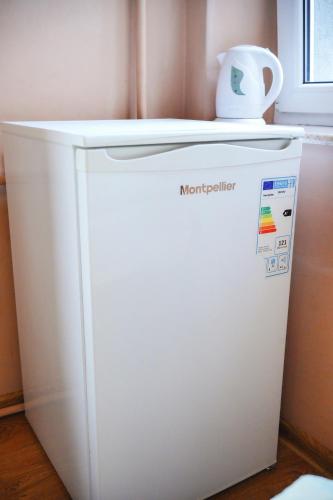 a refrigerator with a container on top of it at POKOJE GOŚCINNE IRGA in Starogard Gdański