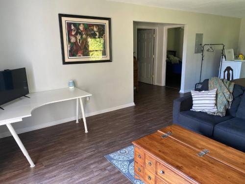 Imagen de la galería de Quaint 2BR home w access to Black Creek & downtown, en Hartsville