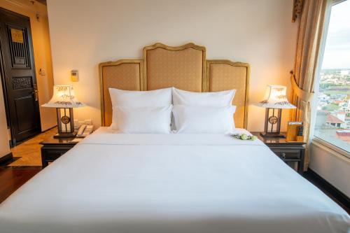 Postel nebo postele na pokoji v ubytování TTC Imperial Hotel
