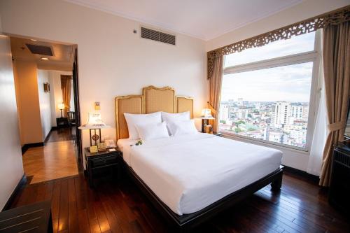 Postel nebo postele na pokoji v ubytování TTC Imperial Hotel
