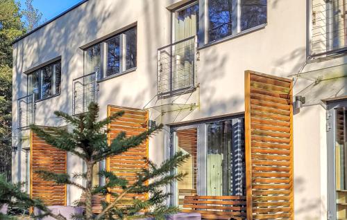 Stunning Apartment In Okoniny Nadjeziorne