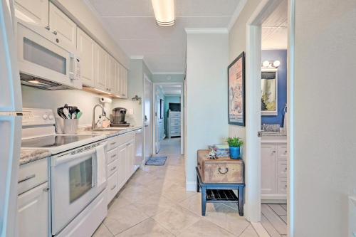 Cuisine ou kitchenette dans l'établissement 2 Blocks to the Boardwalk - Panoramic Views of Assateague Island, Bay and Ocean