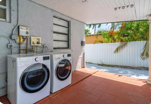 a laundry room with a washer and dryer at Luxury Miami Studio Next to Beach & Airport in Miami