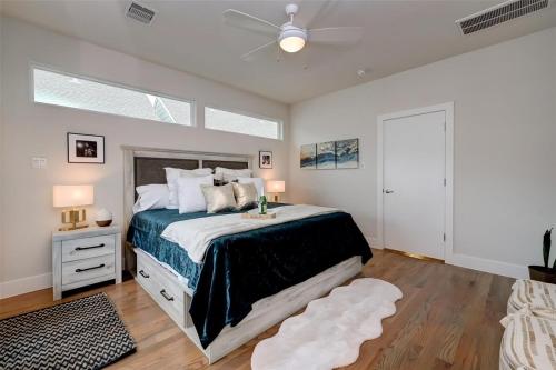 a bedroom with a bed and a ceiling fan at 5 mins to Downtown - Tesla Charger - Sleeps 6 in Houston