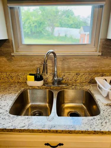 Φωτογραφία από το άλμπουμ του Riverdale Retreat Spacious 4BR DC Access σε Springbrook Terrace