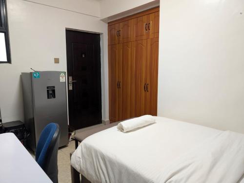 Ένα ή περισσότερα κρεβάτια σε δωμάτιο στο Kileleshwa superior studio by bliss haven