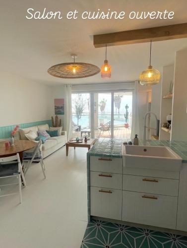 FLCbm- Premium-Beach-2 Rooms-Clim-Terace-Lift-Box