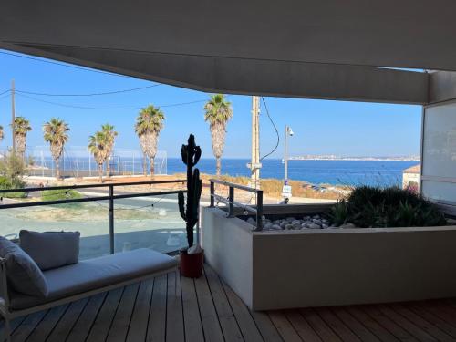 FLCbm- Premium-Beach-2 Rooms-Clim-Terace-Lift-Box