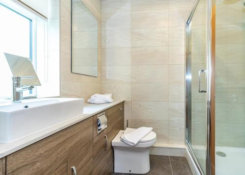 Ένα μπάνιο στο Flaxton Meadows Luxury Lodges
