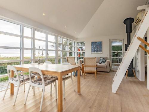 Χώρος καθιστικού στο 4 person holiday home in Martofte-By Traum