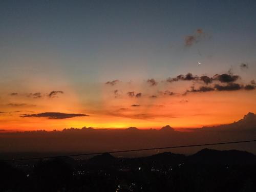 Amanecer o atardecer desde la villa o alrededores