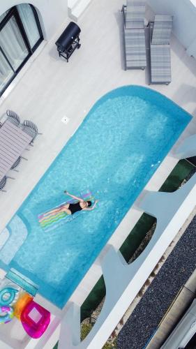 Sasirin Pool Villa'sの敷地内または近くにあるプール