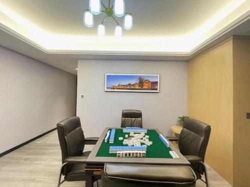 a conference room with a poker table and chairs at Vienna Hotel Jiangxi Shangrao High-Speed Railway Station in Shangrao