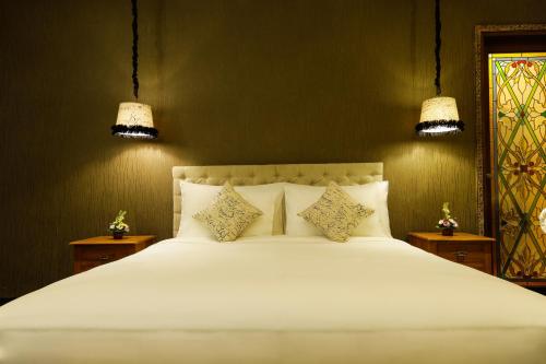 Кровать или кровати в номере Villa Delmara at Balian Beach By Amerta Experience